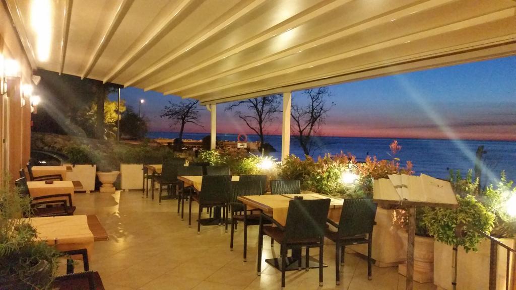Hotel Zlatna Vala Umag Exterior foto