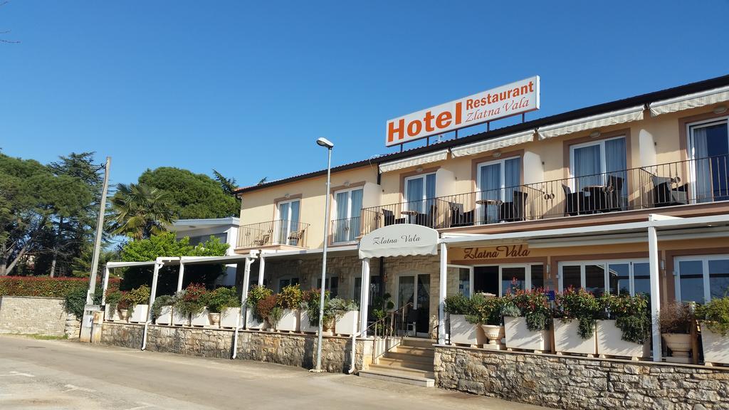 Hotel Zlatna Vala Umag Exterior foto